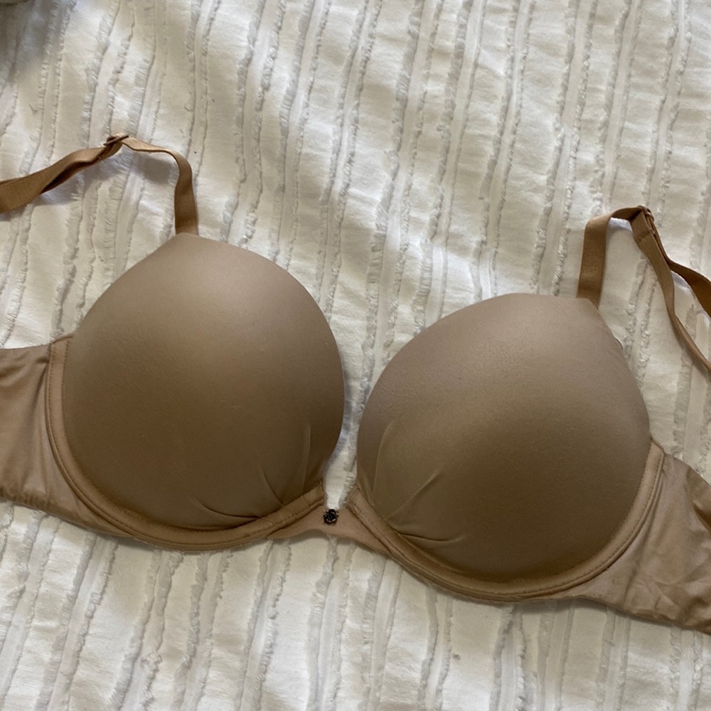 Nude VS bra